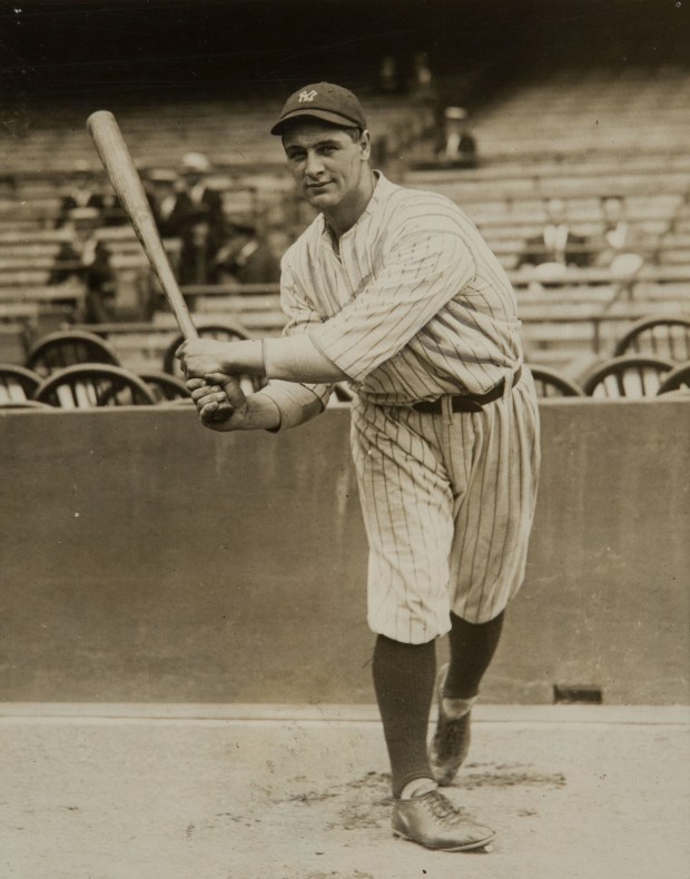 Lou_Gehrig_as_a_new_Yankee_11_Jun_1923.jpg